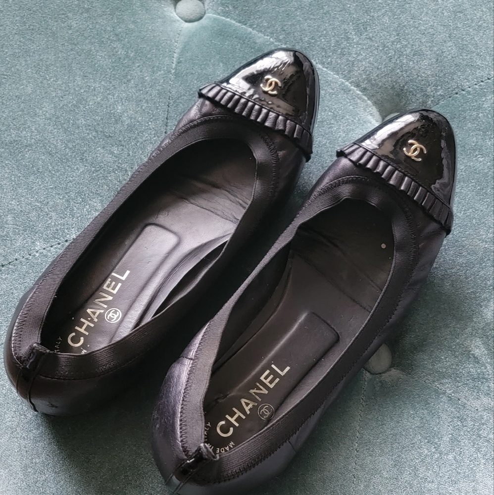 Black use CHANEL flat.  Size 41 1/2 euro size.